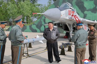 Korea Północna szykuje się do wojny w powietrzu! Najwyższy Przywódca osobiście pokazał nowoczesną broń.
