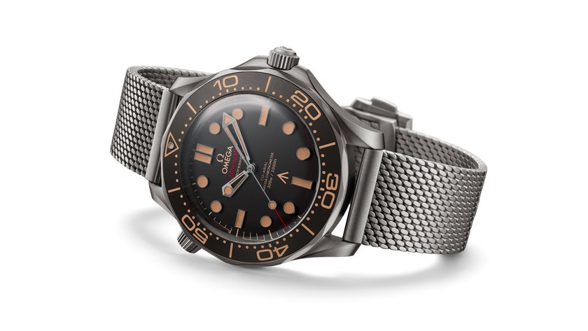 James-Bond-Uhr «Seamaster Diver 300M 007 Edition» aus Titan von Omega für 9200 Franken. Das Modell ist bis 300 Meter tief wasserdicht – genau richtig für einen Agenten!