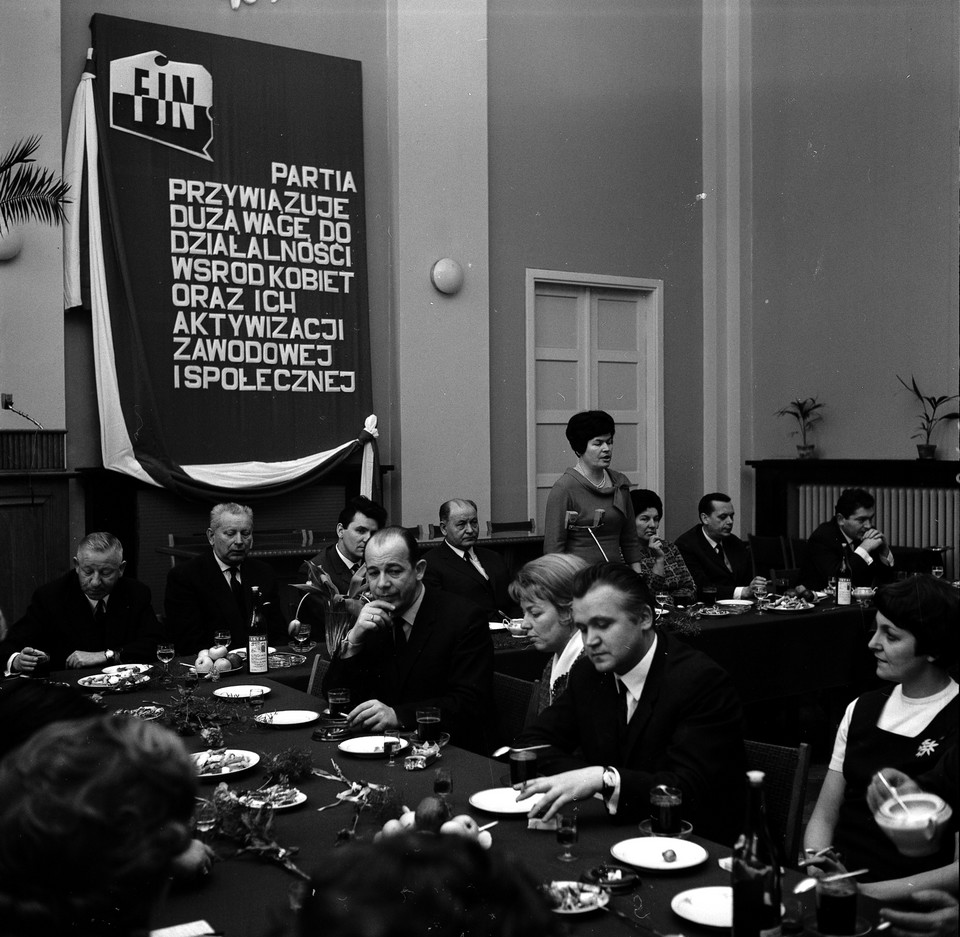 Spotkanie partyjnych aktywistów i aktywistek z okazji Dnia Kobiet (1970)