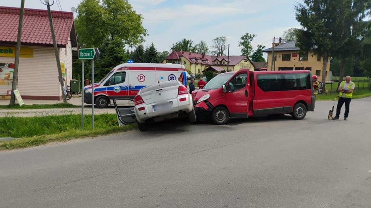 18-latka wjechała pod busa z niepełnosprawnymi. Wielu poszkodowanych