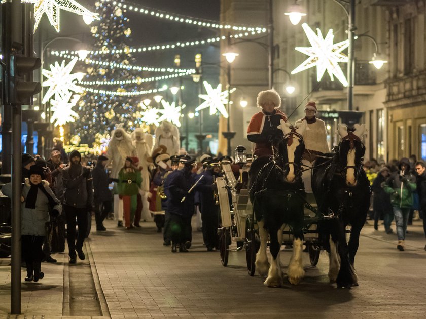 Piotrkowska już z choinką i jarmarkiem