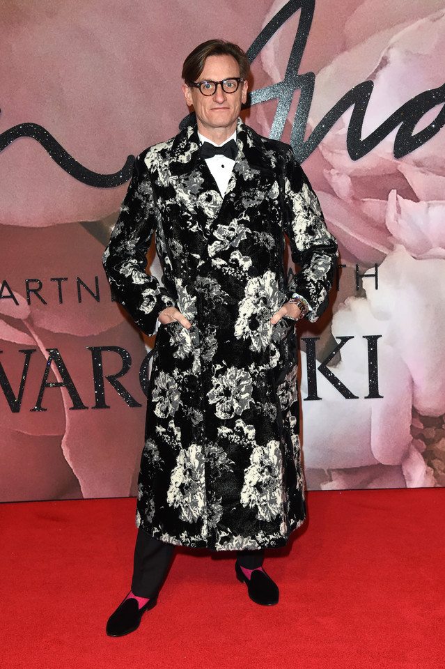 Gwiazdy na gali "British Fashion Awards 2016". Salma Hayek pokazała biust, a Nicole Scherzinger…