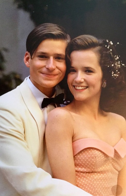 Crispin Glover i Lea Thompson w filmie "Powrót do przyszłości"