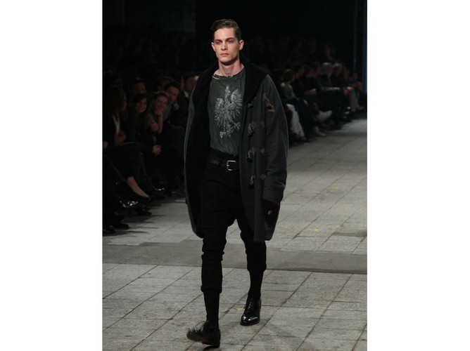 Pokaz mody Roberta Kupisza. Słynny orzeł w kolekcji jesień-zima 2012