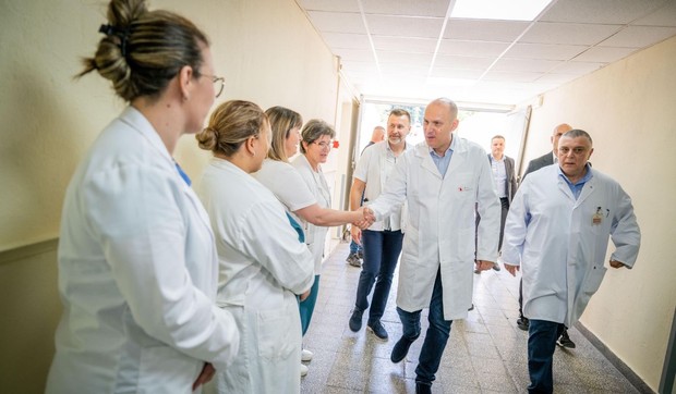 Zlatibor Lončar obišao danas renoviranu polikliniku i neonatologiju