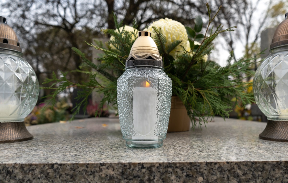 Cemetery,Grave,Candle,Glass,Lanterns.,All,Saints',Day,,Feast,Of