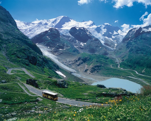 Na szczęście alpejskie autobusy wdrapują się wysoko