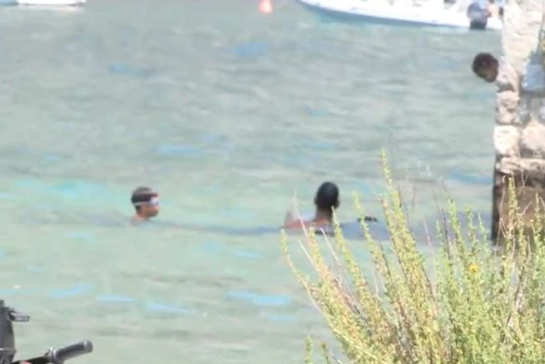 Novak Đoković uči Stefana i Taru da plivaju