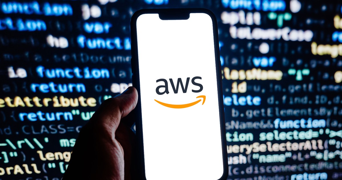 ドバイのアマゾン ウェブ サービス データセンターで火災。攻撃後のクラッシュ