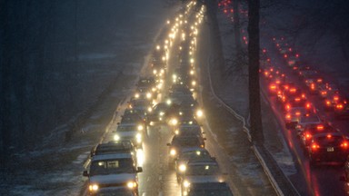 Burze śnieżne i tornada paraliżują USA