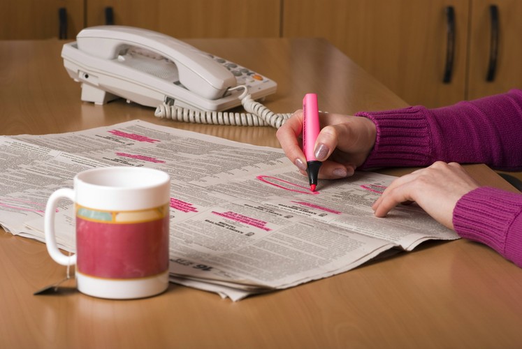 <b>Bądź widoczny</b> Poza stworzeniem CV warto przejąć inicjatywę. Możesz zastosować kilka sposobów na zwrócenie uwagi, które podpowiada Akademia PARP, np.:<br>
- wysyłanie dokumentów z własnej inicjatywy;<br>
- publikowanie profilu na portalach społecznościowych związanych z karierą;<br>
- stworzenie własnej strony internetowej lub/i bloga.