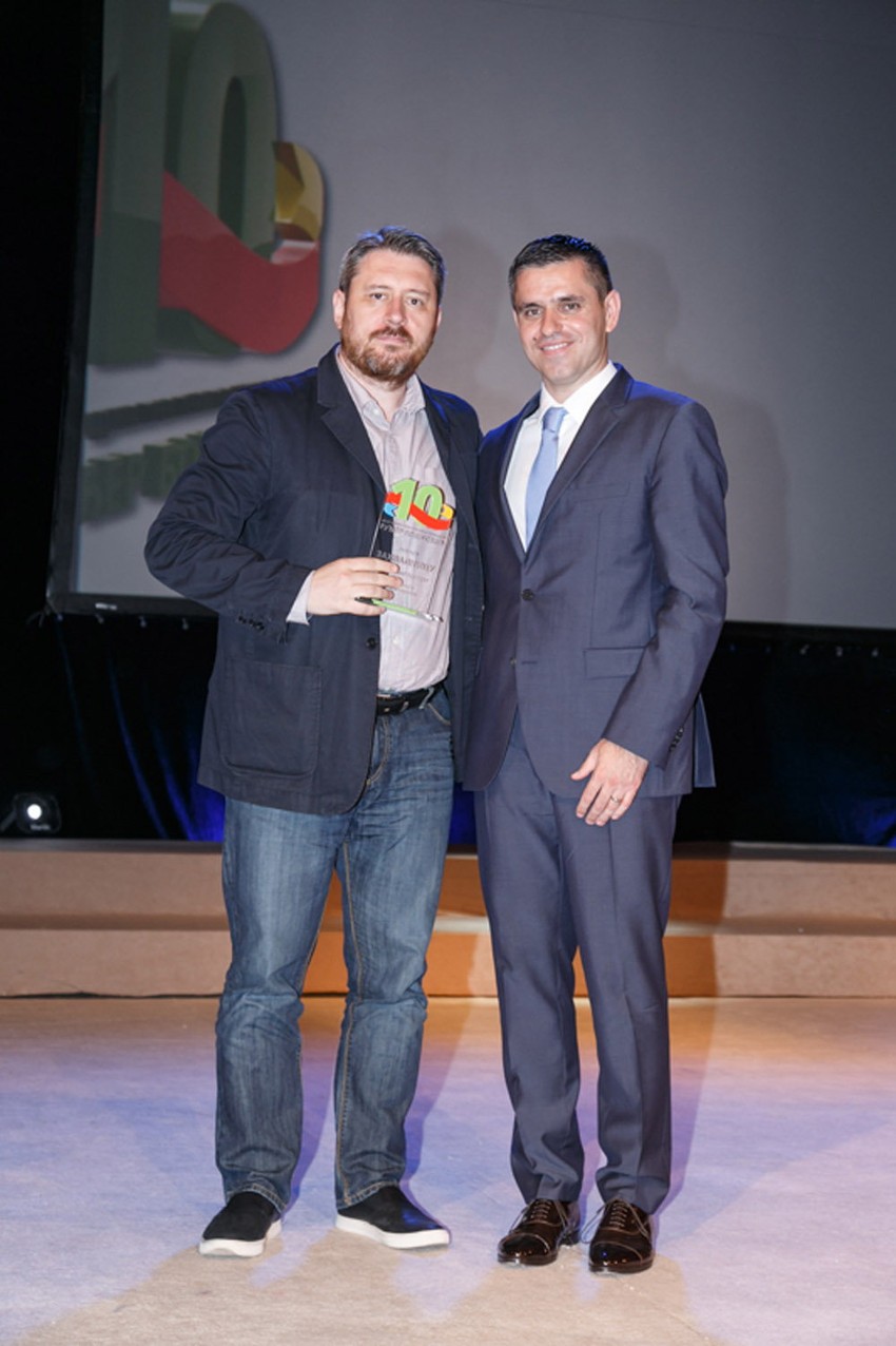 Plaketu je u ime naše kompanije primio glavni urednik Marko Stjepanović