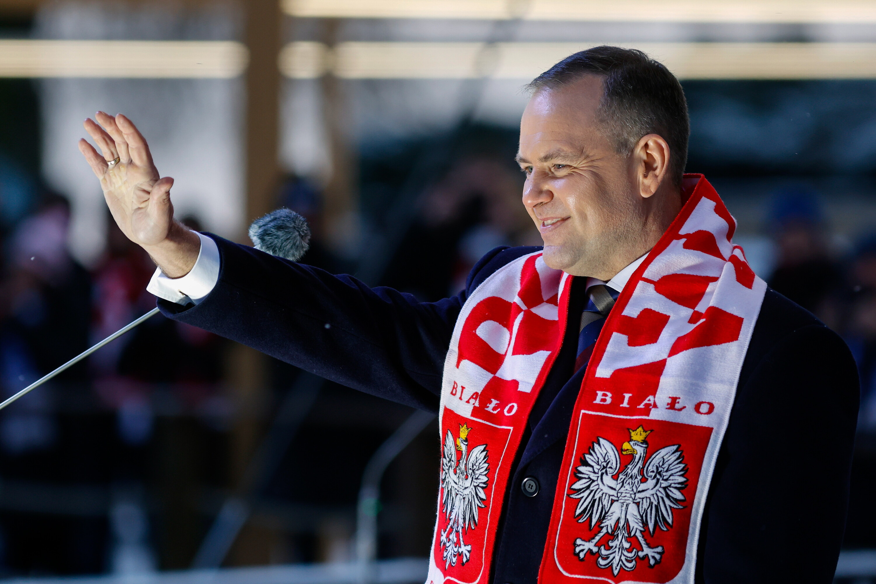 Na Jasnej Górze: Nawrocki witał "Dragona" oskarżonego o nazizm i gang