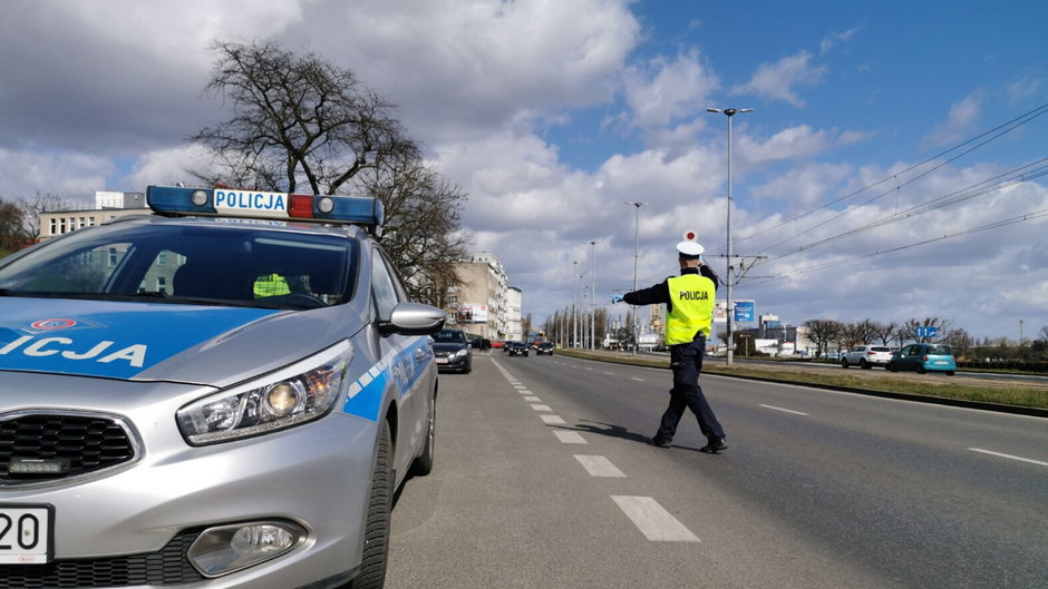 Policjanci w Szczecinie zatrzymali prawo jazdy 13 piratom drogowym