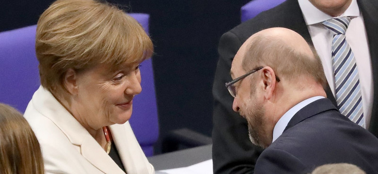 Angela Merkel po raz czwarty wybrana na kanclerza. W Bundestagu wspierała ją mama i mąż