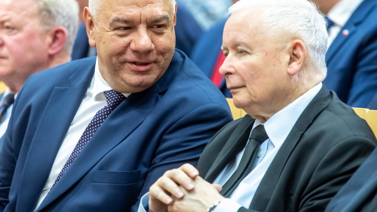 Prezes PiS Jarosław Kaczyński oraz wicepremier, minister aktywów państwowych Jacek Sasin