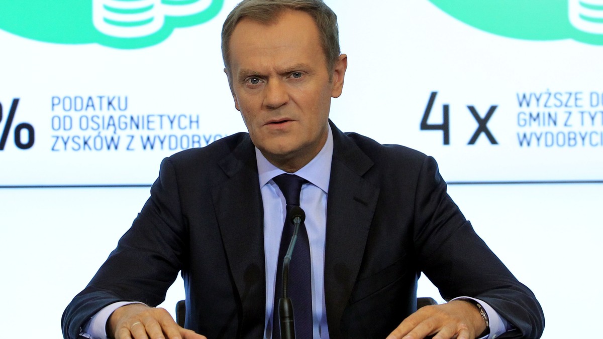 Premier Donald Tusk przybył do Brukseli, by wziąć udział w dwudniowym szczycie UE. Główny temat to zacieśnianie eurolandu, m.in. poprzez wspólny nadzór bankowy. Inna propozycja to instrument finansowy jako nagroda dla państw euro dokonujących reform.