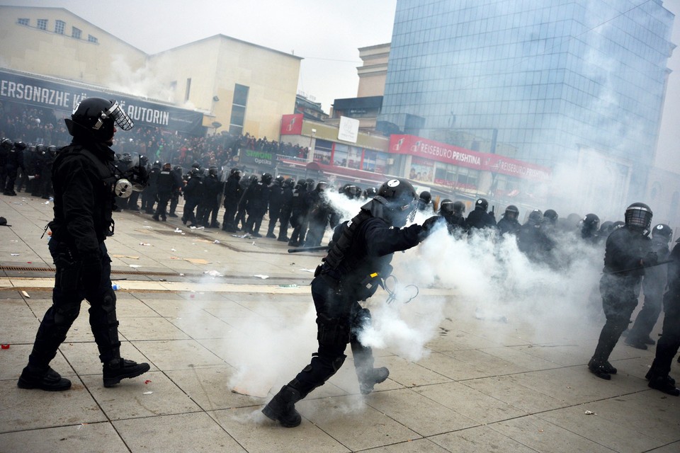 KOSOVO VIOLENT PROTEST (Police breaks up violent protest in Pristina )