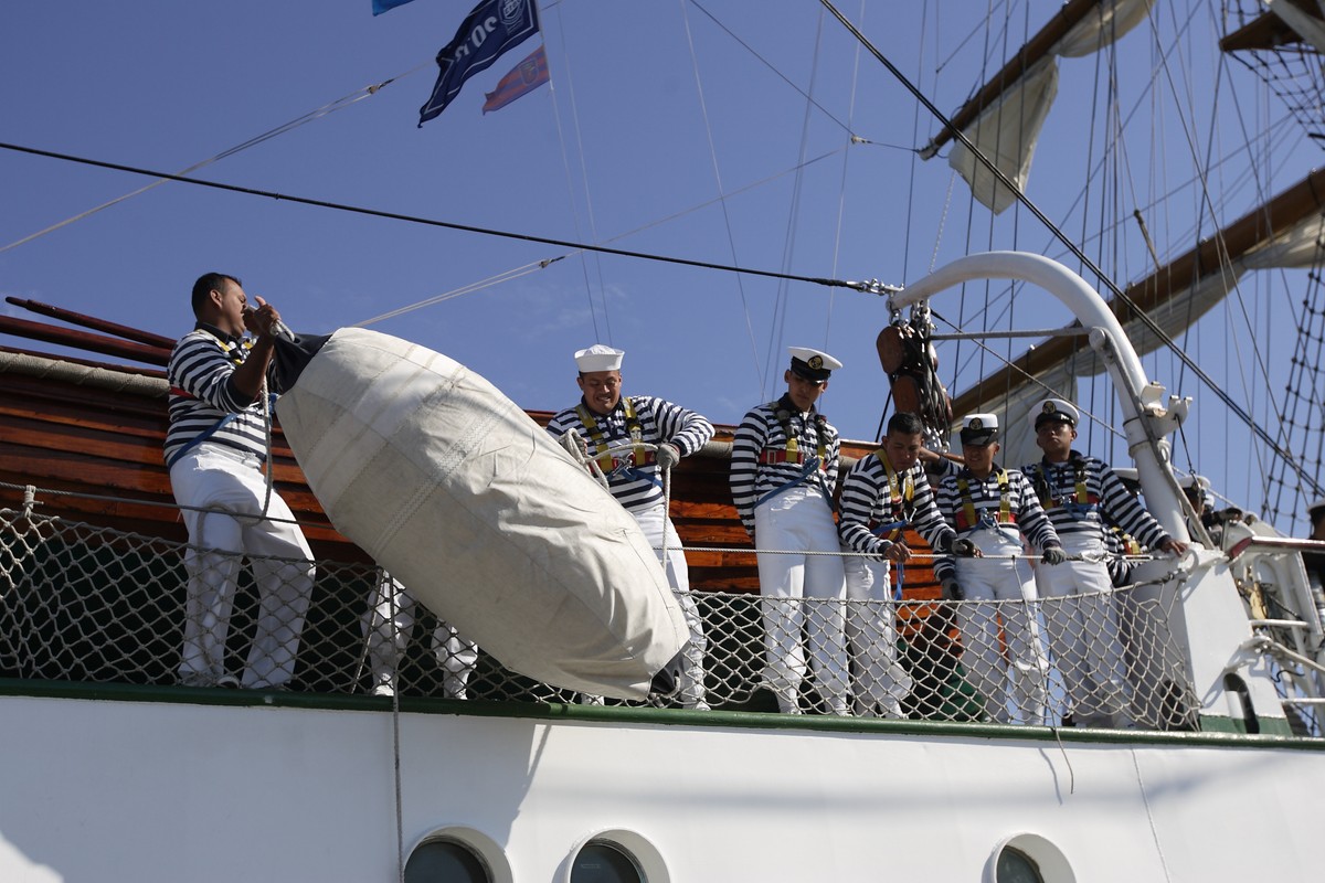 Załoga żaglowca "Cuauhtemoc" w Gdyni