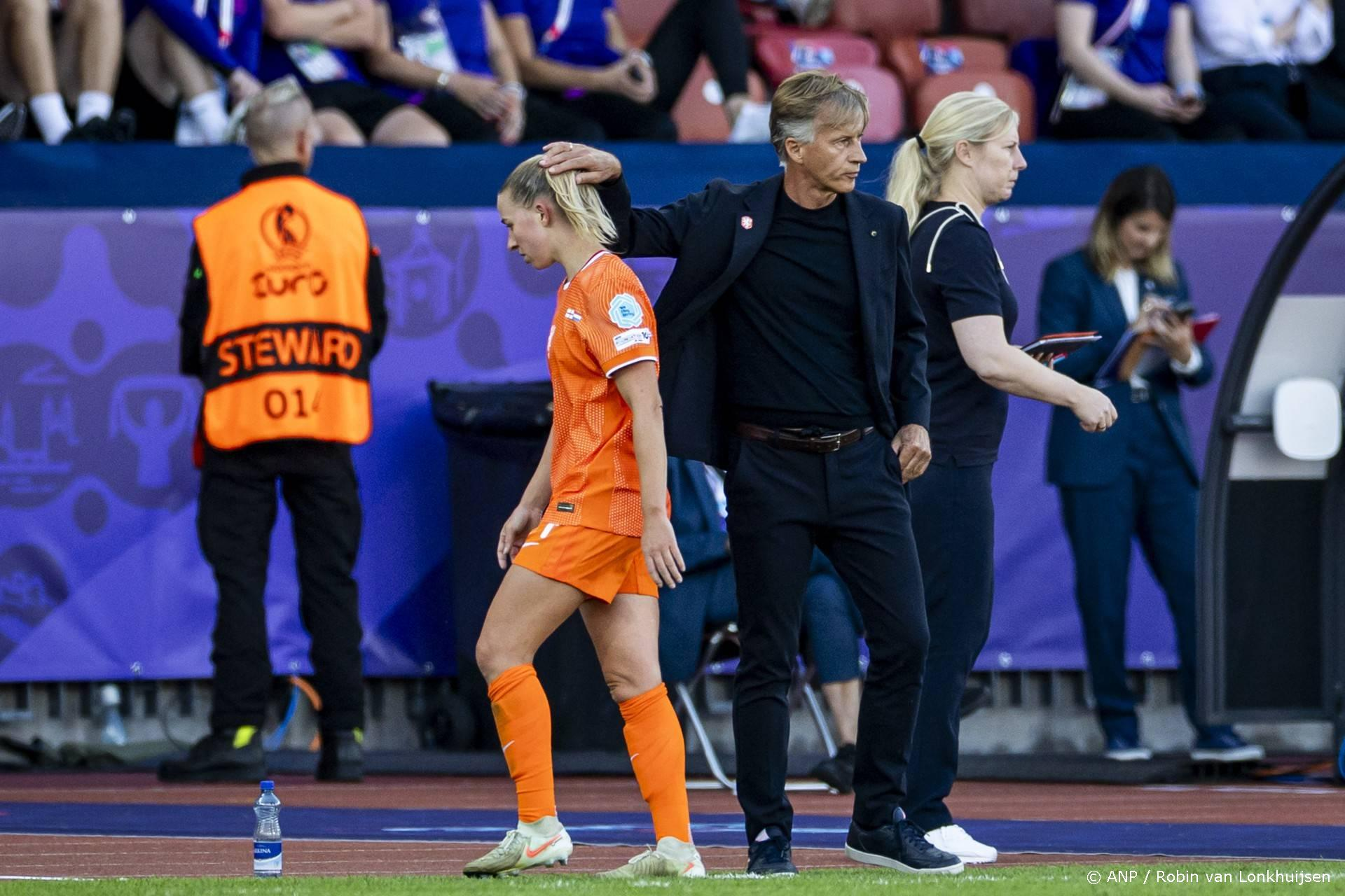 Oranje verliest zwaar van Engeland (0-4) en dreigt uit EK