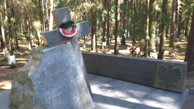 Z cmentarza w St. Petersburgu zniknął pomnik represjonowanych Polaków