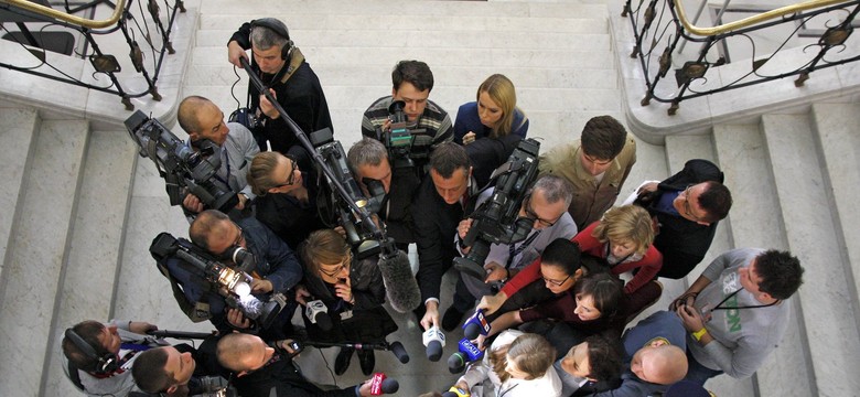 "PiS tworzy sobie dodatkowy niepotrzebny front". Dziennikarze a ograniczenia w dostępie do Sejmu