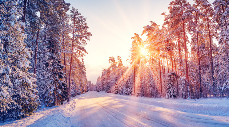 Gyönyörű napfelkelte, de a finom, hideg téli pihe a fényt nem ereszti át / Fotó: Getty Images