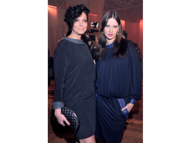 Obie panie pokazały się tego wieczoru w kreacjach o podbnym kolorze.