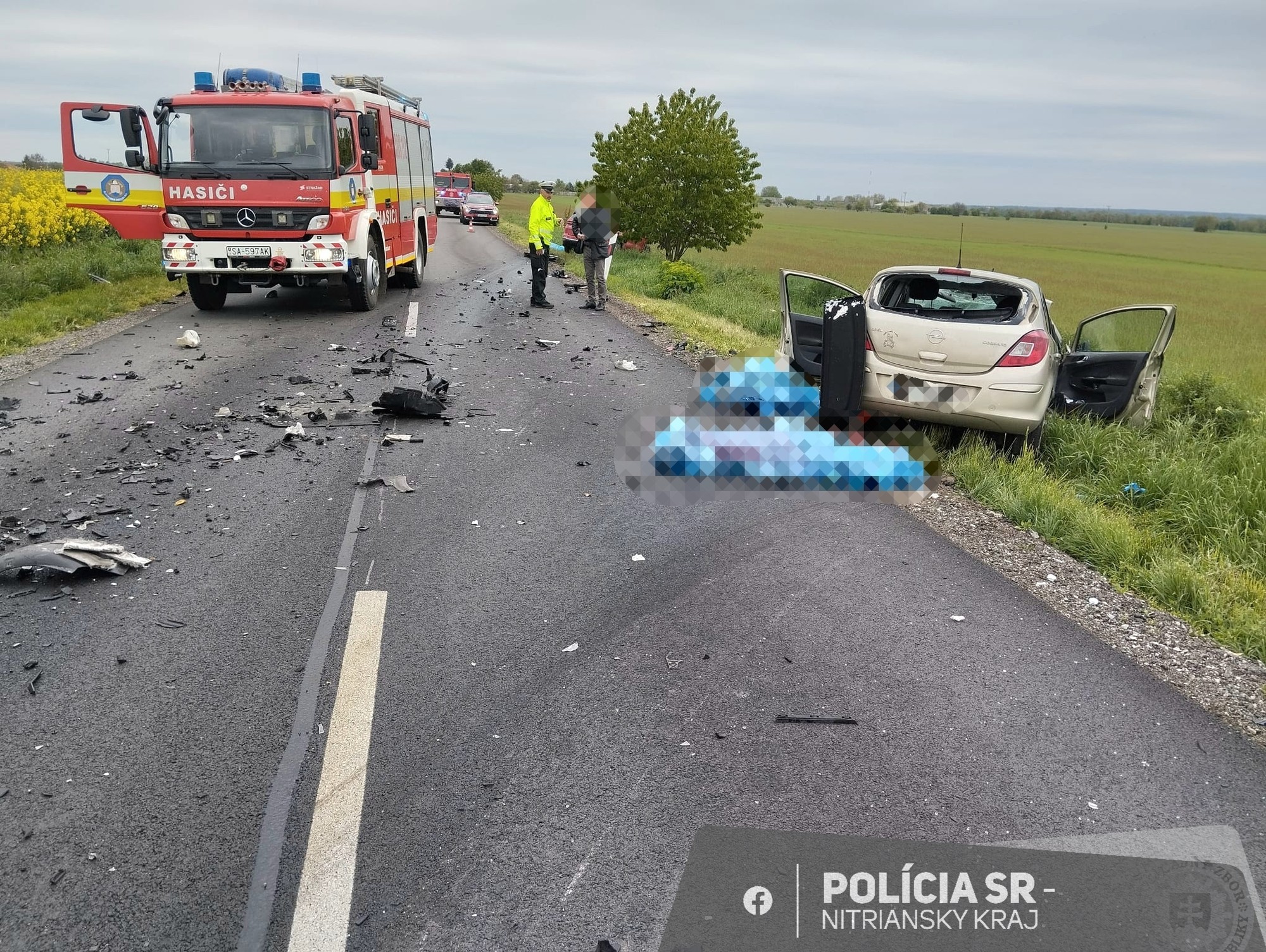 Pri obci Horná Kráľová sa čelne zrazili dve osobné autá.