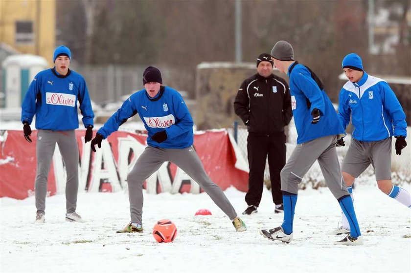 Polscy piłkarze w większości mają już długie zimowe urlopy. Nasza ekstraklasa gra bardzo mało