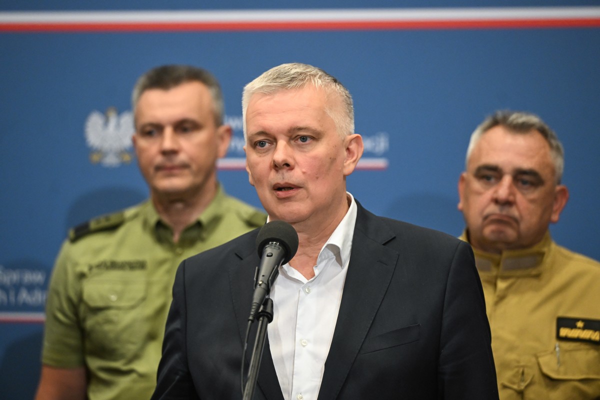 Przed nami "48 bardzo trudnych godzin". MSWiA o zapowiadanych ulewach