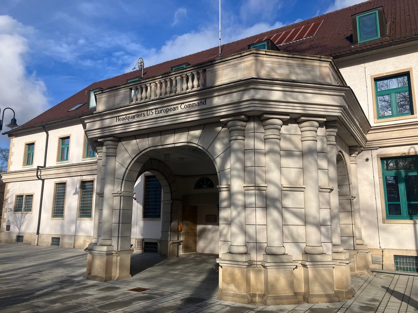 Zgrada štaba EUCOM-a u kasarni Peč