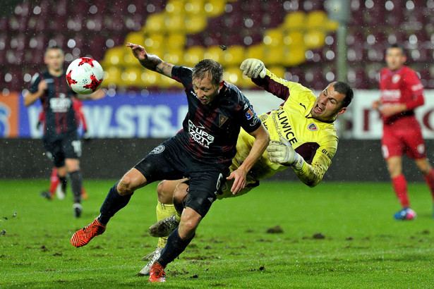 Ekstraklasa: W meczu na wodzie Pogoń zremisowła z Piastem 2:2