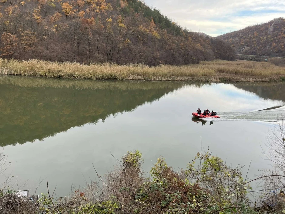 Čačak, potraga za autom koji je sleteo sa puta