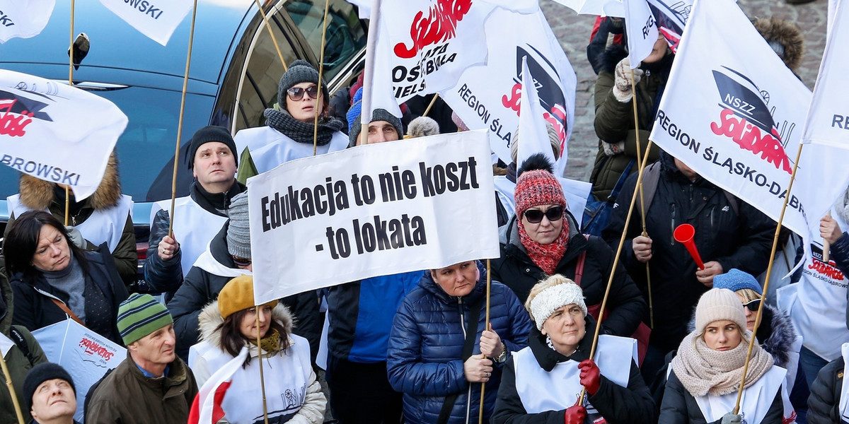 Od 5 marca trwa referendum strajkowe zorganizowane przez Związek Nauczycielstwa Polskiego w ramach prowadzonego sporu zbiorowego