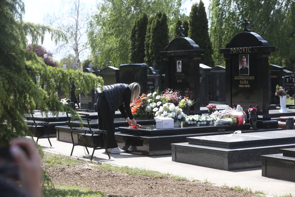 Novo bežanijsko groblje rođendan Saše Popovića