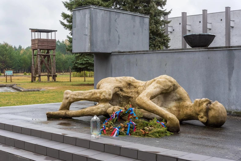 Pomnik ofiar Stalagu Luft III, Muzeum Obozów Jenieckich w Żaganiu
