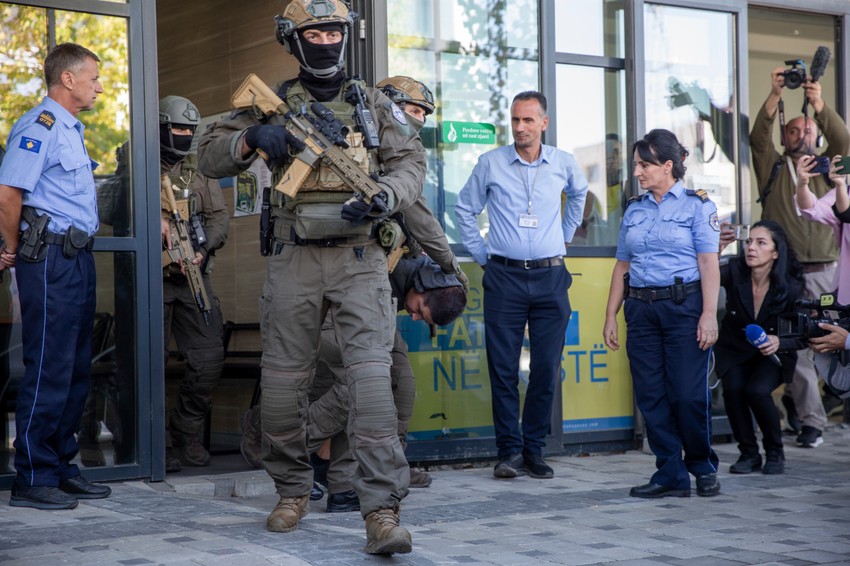 Specijalci su bili pod punom ratnom opremom