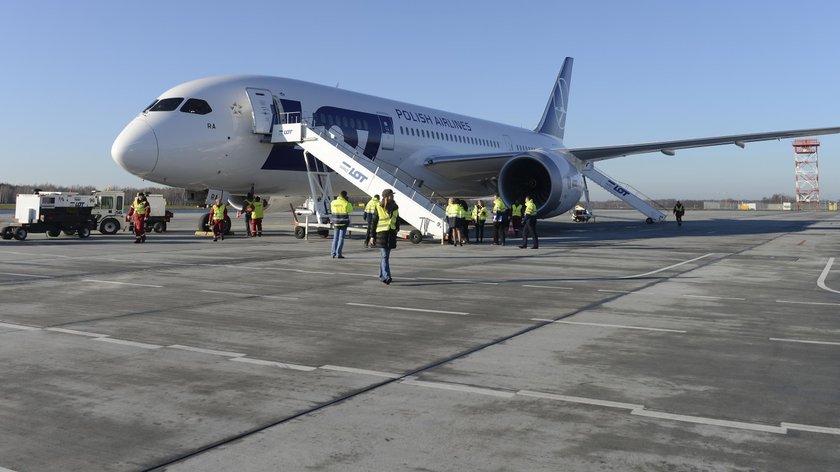 Szok! Pasażerowie składali się na naprawę samolotu