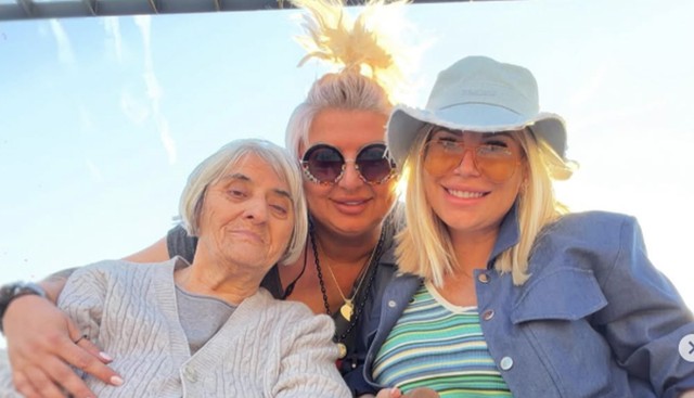 Dea Đurđević sa majkom i bakom