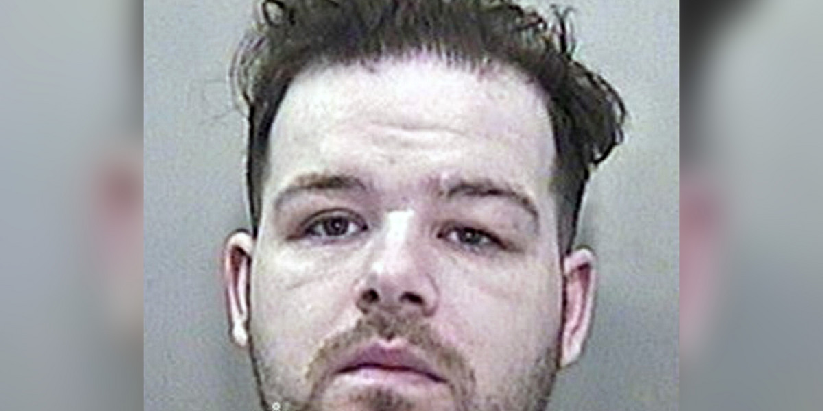 28-letni Joshua Carney wdarł do domu swoich dwóch ofiar w Cardiff zaledwie pięć dni po tym, jak został warunkowo zwolniony z więzienia.