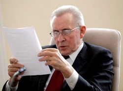 Czuma stawia na kontrowersyjnego sędziego