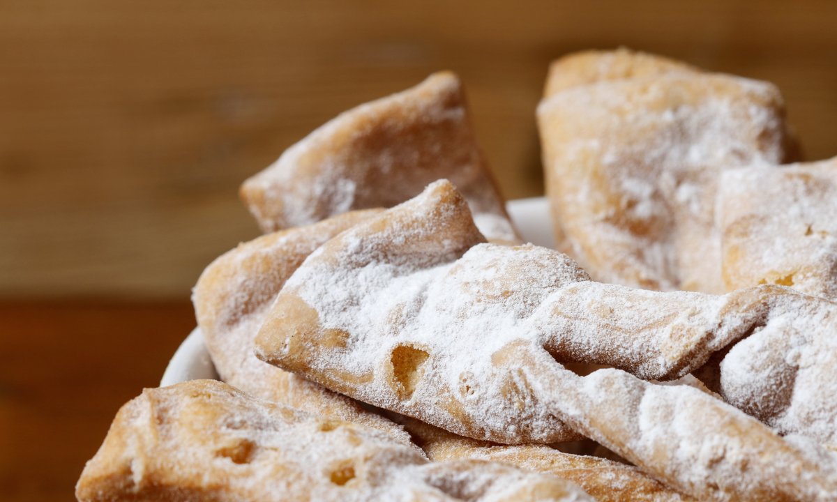 Faworki smażę tylko z tej mąki. Wychodzę chrupiące i leciutkie