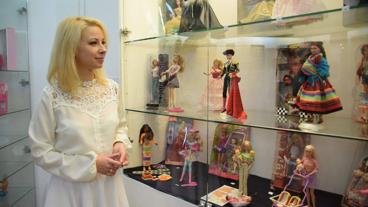 Patrycji Hurlak, aktorka znana między innymi z seriali: "Klan", "M jak Miłość", "Blondynka" i "Na Wspólnej"  włącza się do ratowania ośrodka dla uzależnionych dzieci, znajdującego się w Puszczy Knyszyńskiej. Aktorka wystawia na licytację swoją cenną kolekcję unikalnych lalek Barbie. Najdroższa z nich warta jest przynajmniej 1500 złotych.