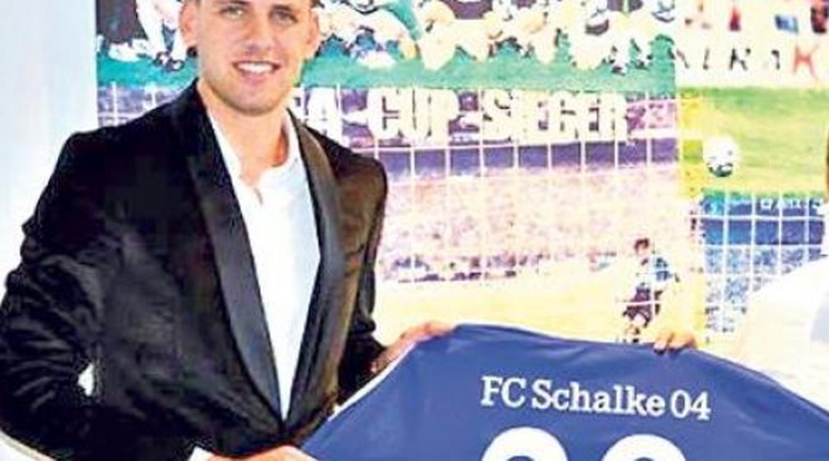 Évi 650 millióért focizik Szalai a Schalkéban