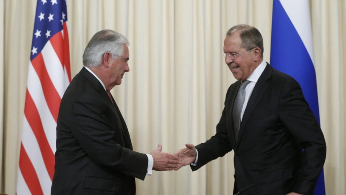 Po wizycie w Moskwie sekretarza stanu USA Rexa Tillersona świat otrzymał sygnał, że pierwszą próbę "dogadania się" Rosji i USA można uznać jeśli nie za zakończoną sukcesem, to przynajmniej za przynoszącą rezultaty - ocenia dziennik "Izwiestija".
