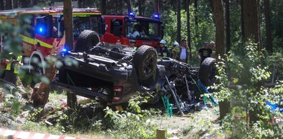 Koszmarny wypadek na Podlasiu. Z auta została miazga. 45-latek nie żyje, kobieta i nastolatek w szpitalu