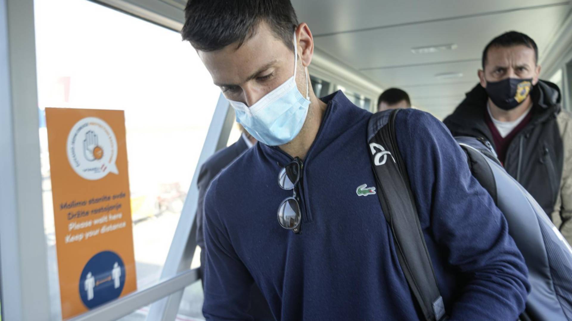 Novinari i navijači čekali Novaka na aerodromu u Beogradu, on ih sve izbegao i otišao kući