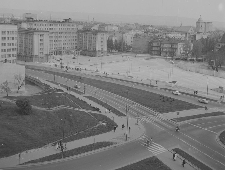 Panorama Rzeszowa w maju 1974 r. Z lewej gmach Prezydium Wojewódzkiej Rady Narodowej