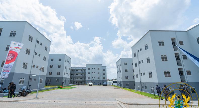 Akufo-Addo commissions newly constructed police barracks at Kwabenya